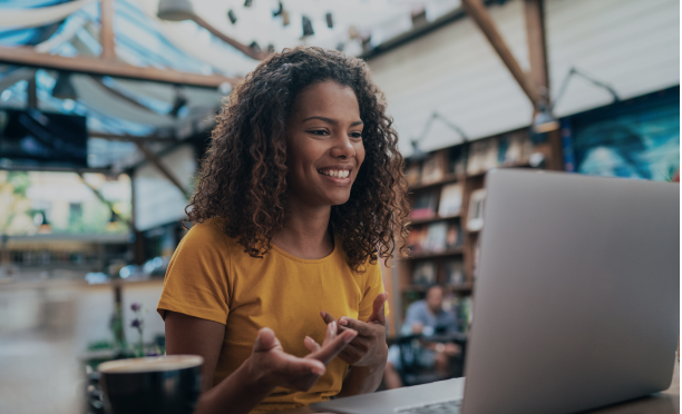 laptop-woman-conversation-happy-start